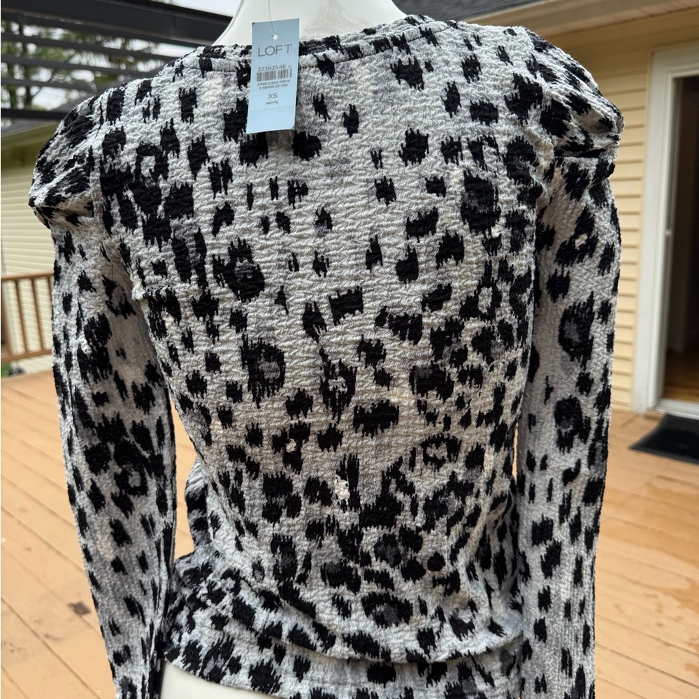 Loft Black and White Leopard Print Women's Long sleeve Top size XSP NWTS - Picture 6 of 6